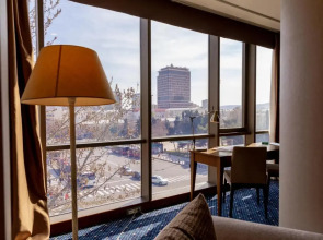 Parkside Hotel & Apartments