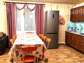 Коттедж с баней в сосновом бору у озера, рядом с турбазой Чайка