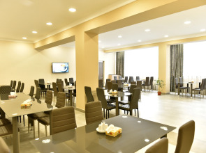 Отель Green Wood