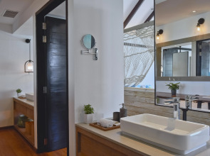 Grand Park Kodhipparu Hotel