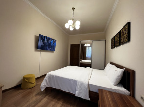 Апартаменты возле Парка на Аллее Строителей by Sutki26