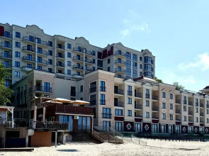 Апартаменты уютные ApartMari Пионерский: с видом на море, первая линия с выходом на пляж