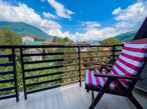 Студия с террасой с панорамным видом на горы