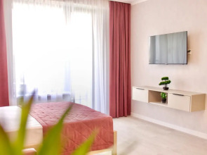 Апартаменты с бассейном у моря