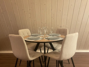 Дом А-фрейм с банным чаном у леса