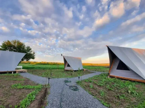 Глэмпинг В поле