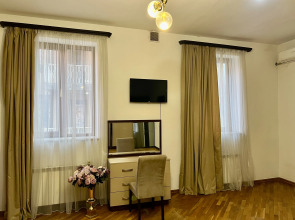 Отель Castle Family