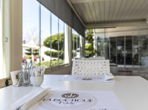 La Boutique Hotel & Suites (Adult Only 16+)