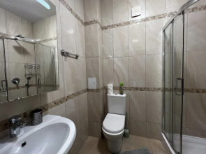 Апартаменты возле Парка на Аллее Строителей by Sutki26