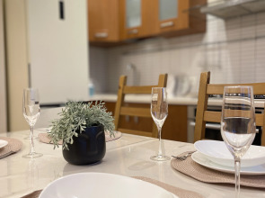 Апартаменты трёхкомнатные в центре города с балконом