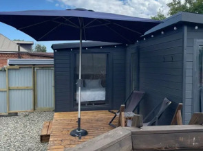 Бунгало Скандинавское на двоих с панорамными окнами, террасой и финским банным чаном на дровах