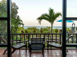 Курортный отель Ananthaya Beach