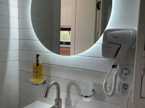 Бунгало Скандинавское на двоих с панорамными окнами, террасой и финским банным чаном на дровах