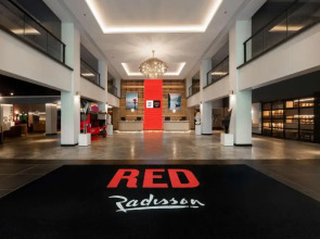 Отель Radisson RED Phuket Patong Beach