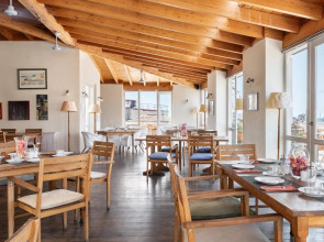 Adahan DeCamondo Pera, Autograph Collection