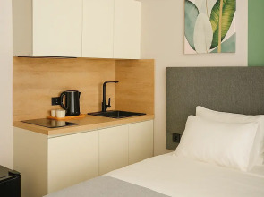 Отель Манон