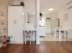 Palace Central Square