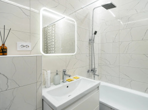 Апартаменты с панорамными окнами на набережной реки