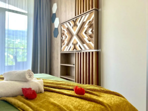 Апартаменты на Ялтинской улице, 12А. ЖК «Шато Лувр»