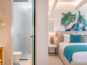 Lazure Hotel and Marina