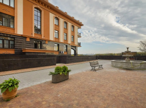 Апартаменты в современном стиле с камином