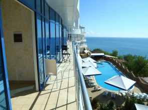 Отель Мажестик