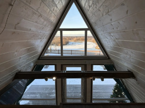 Частный дом Над Рекой с видом на Озеро