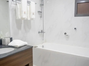 Отель The Plaza  and Resort