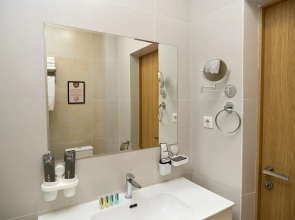 Отель Crown Hotel Bishkek