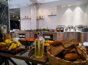 Отель Grand Clover