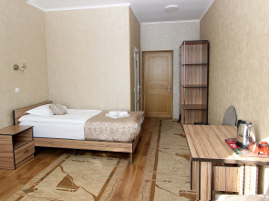 Отель Маданур