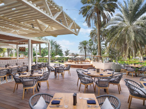 Отель Le Méridien Mina Seyahi Beach Resort & Waterpark