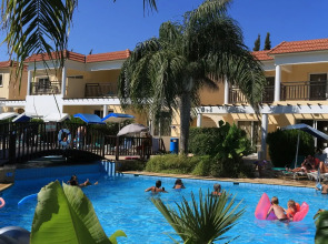 Отель Jacaranda Apartments