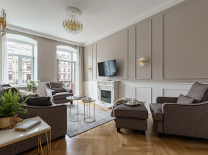 Апартаменты Bird Nest 80 кв.м с Балконом и Видом на Набережную Канала Грибоедова