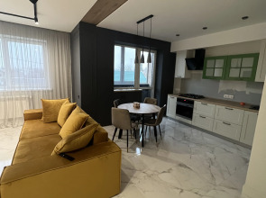 Квартира Просторная Недалеко от Центра с Парковкой