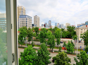 Квартира Стильная Современная с Проектором для Уютных Вечеров в Историческом Центре Города