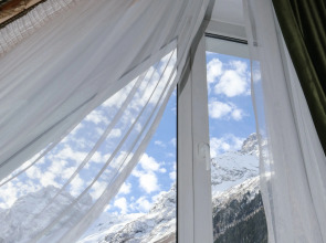 Отель NATIONAL Dombay