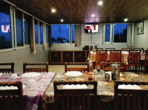 Отель Snow Crest Inn