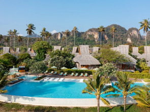 Отель Saii Phi Phi Island Village