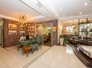 Отель The Marions Suite