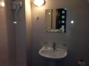 Отель Исака