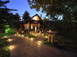 Курортный отель Royal Island Resort & Spa