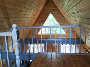 Частный дом Новый 6 местный дом у озера с банным чаном и баней.