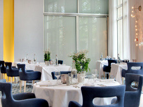 Отель Vichy Spa Hôtel Les Célestins