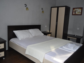 Отель Nine Brothers