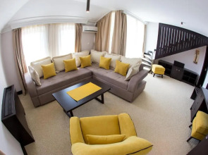 Отель Swiss Holiday