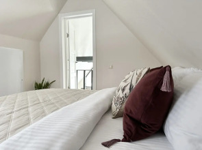 Частный Дом Барнхаус №5 с дровяной баней и горячим Чаном на 6 человек