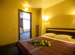 Отель Первомайский