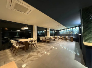 Отель Heaven Prime Airport