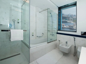 Edge Creekside Hotel